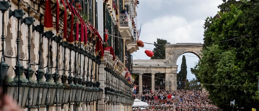 Κέρκυρα: Δες από κοντά το έθιμο Μπότηδες