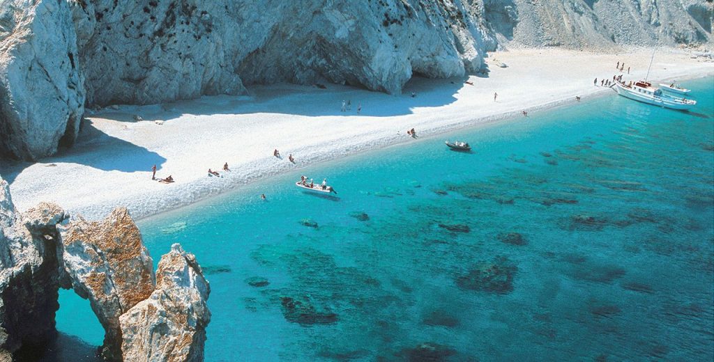 Φωτογραφίες της εντυπωσιακής παραλίας έχουν κάνει τον γύρω όλου του διαδικτύου